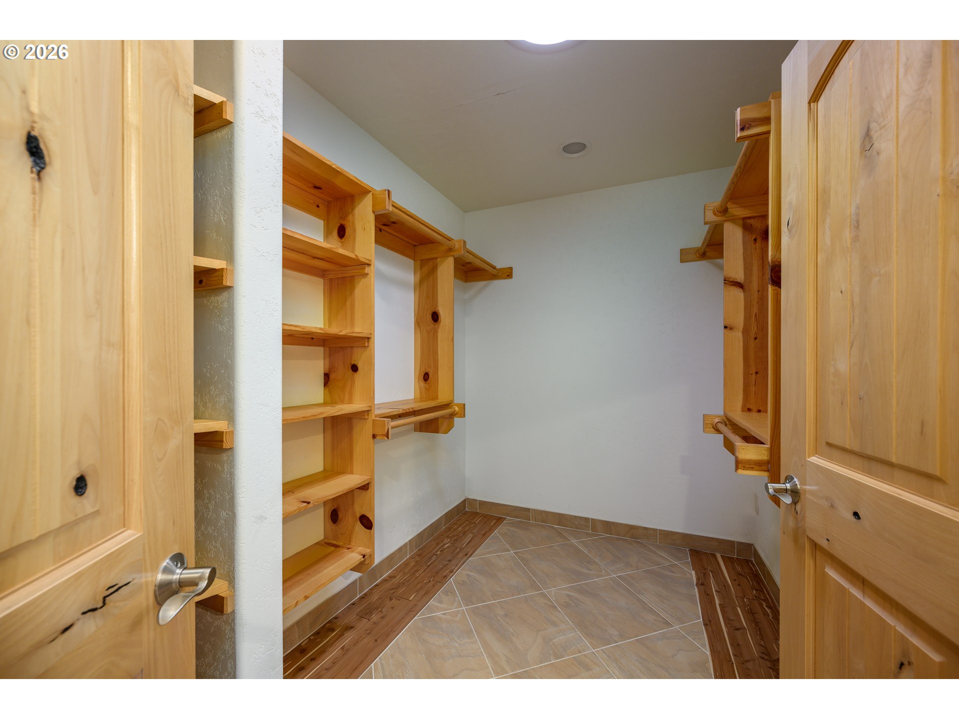 170 Sw Eckman St Property Photo 18