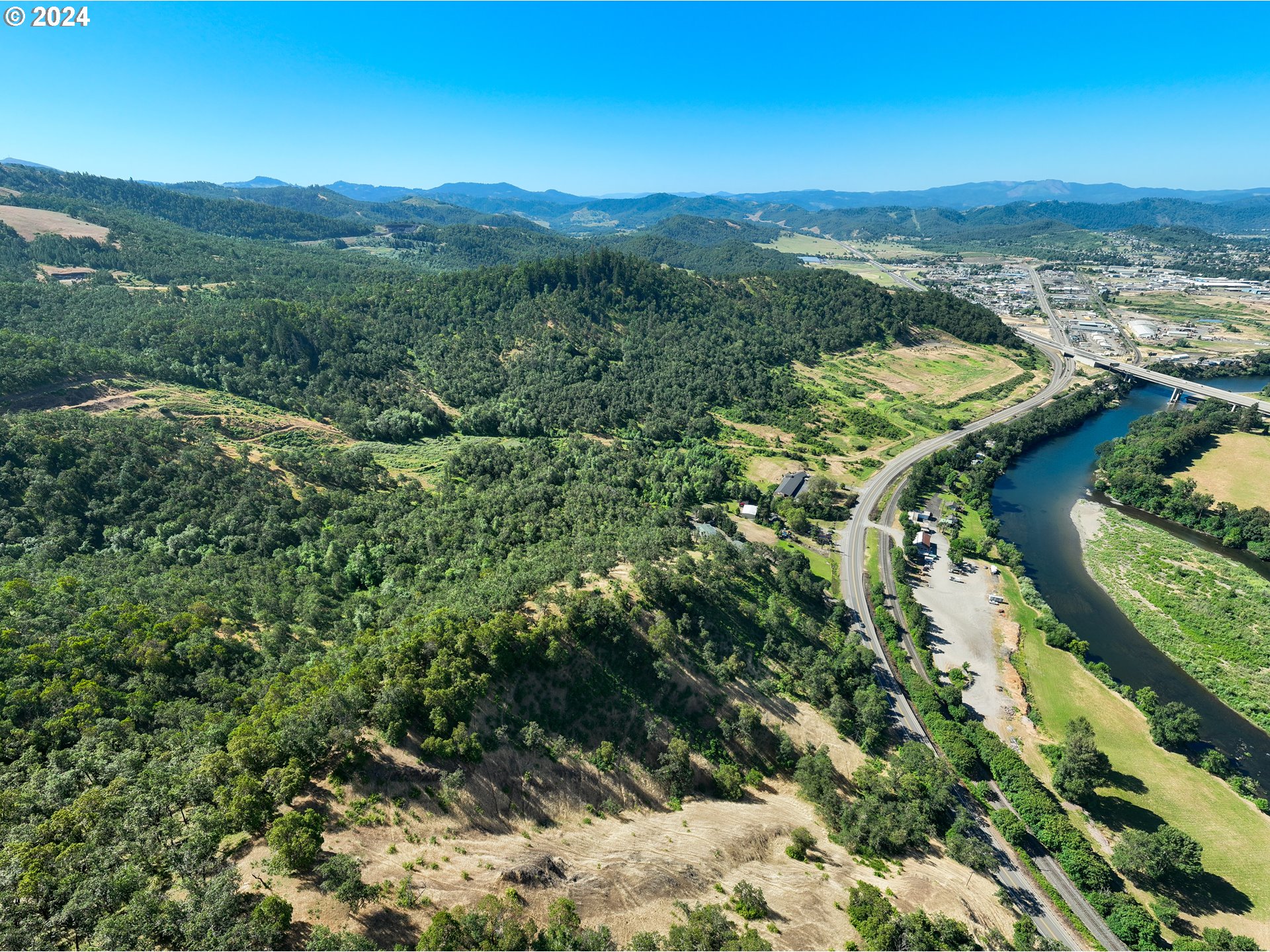 3136 Old Highway 99 Property Photo 6