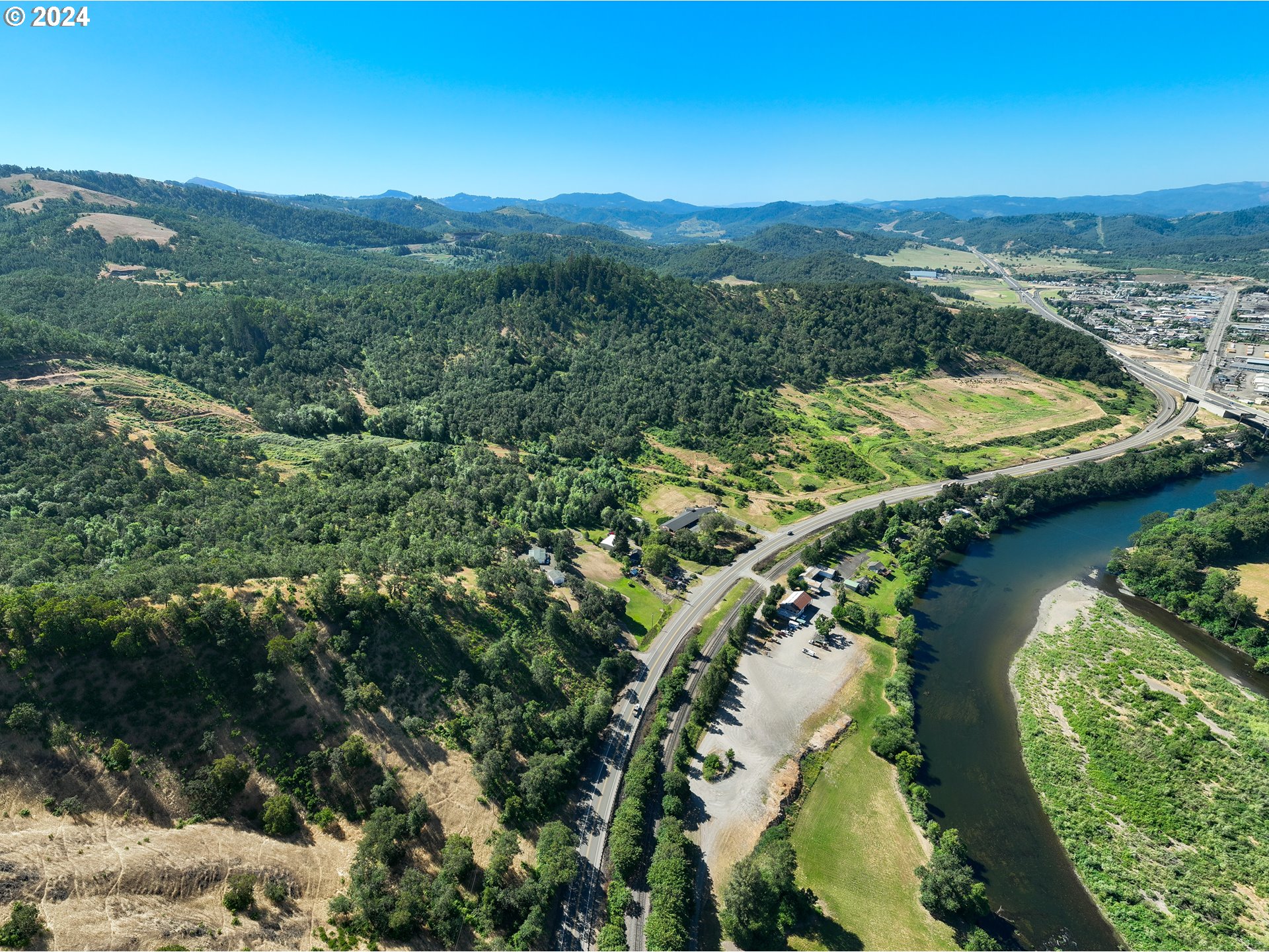 3136 Old Highway 99 Property Photo 7