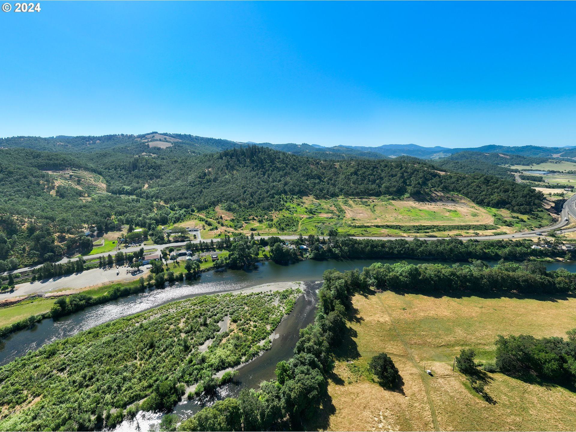 3136 Old Highway 99 Property Photo 8