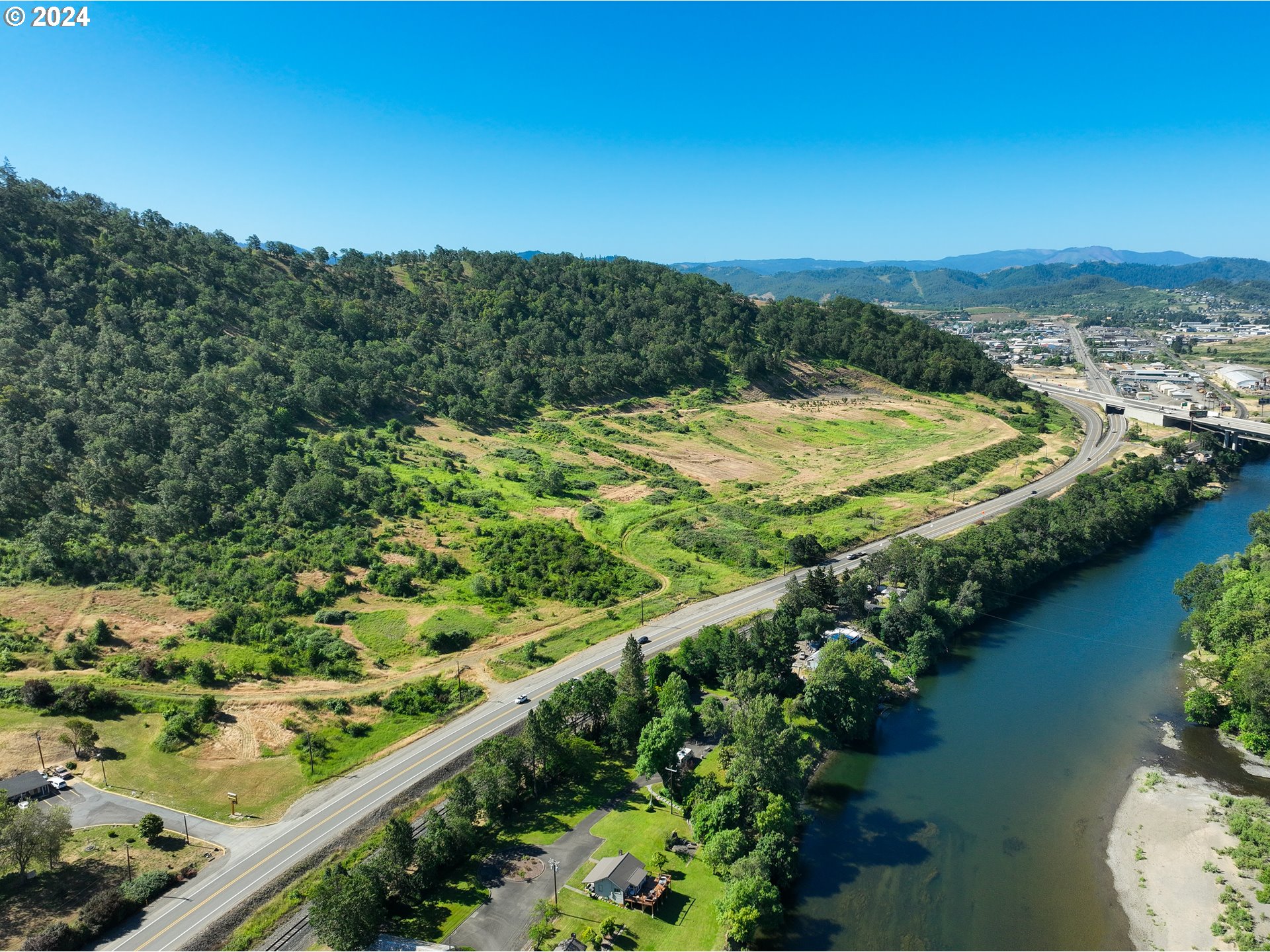 3136 Old Highway 99 Property Photo 9