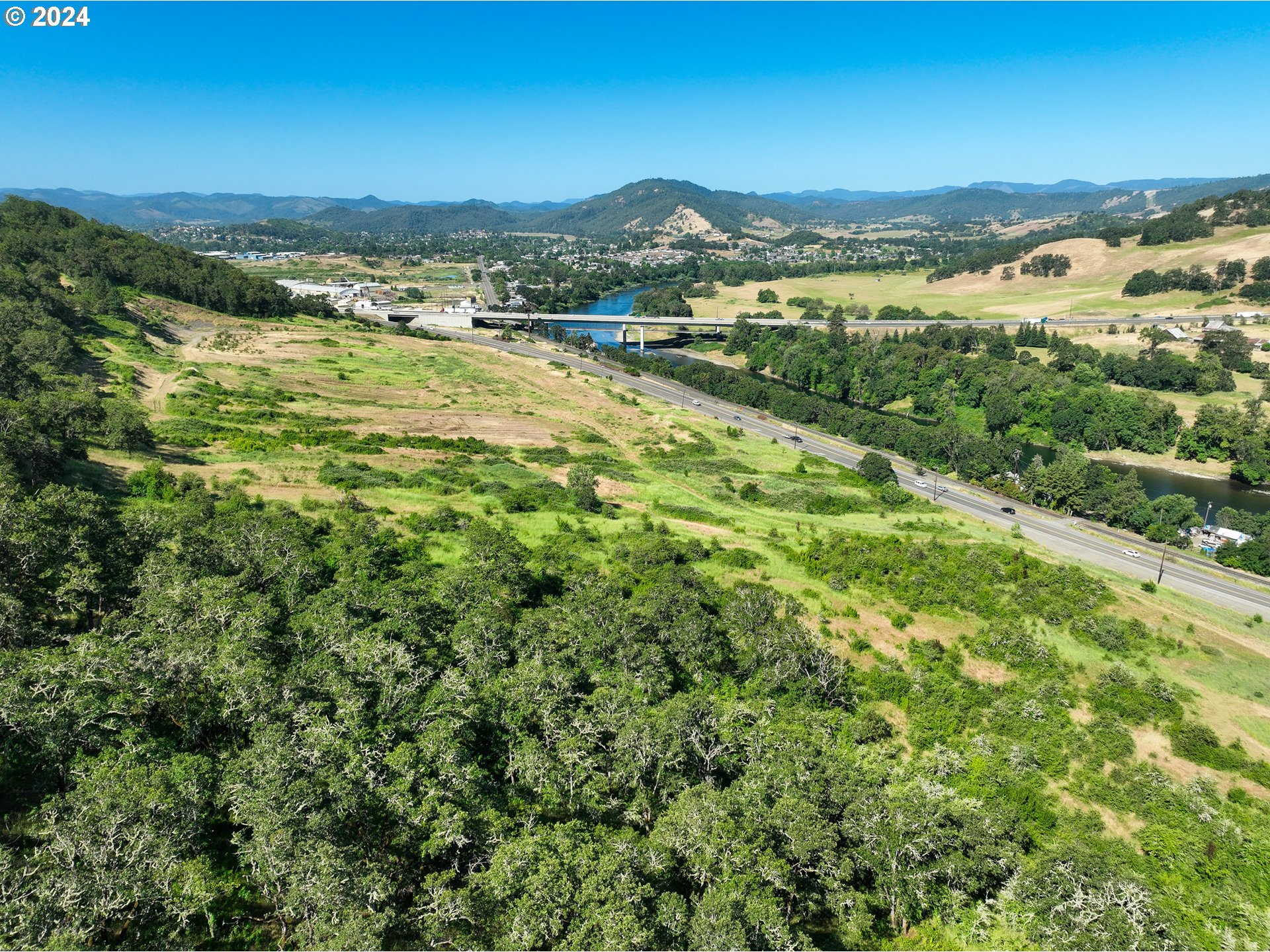 3136 Old Highway 99 Property Photo 15