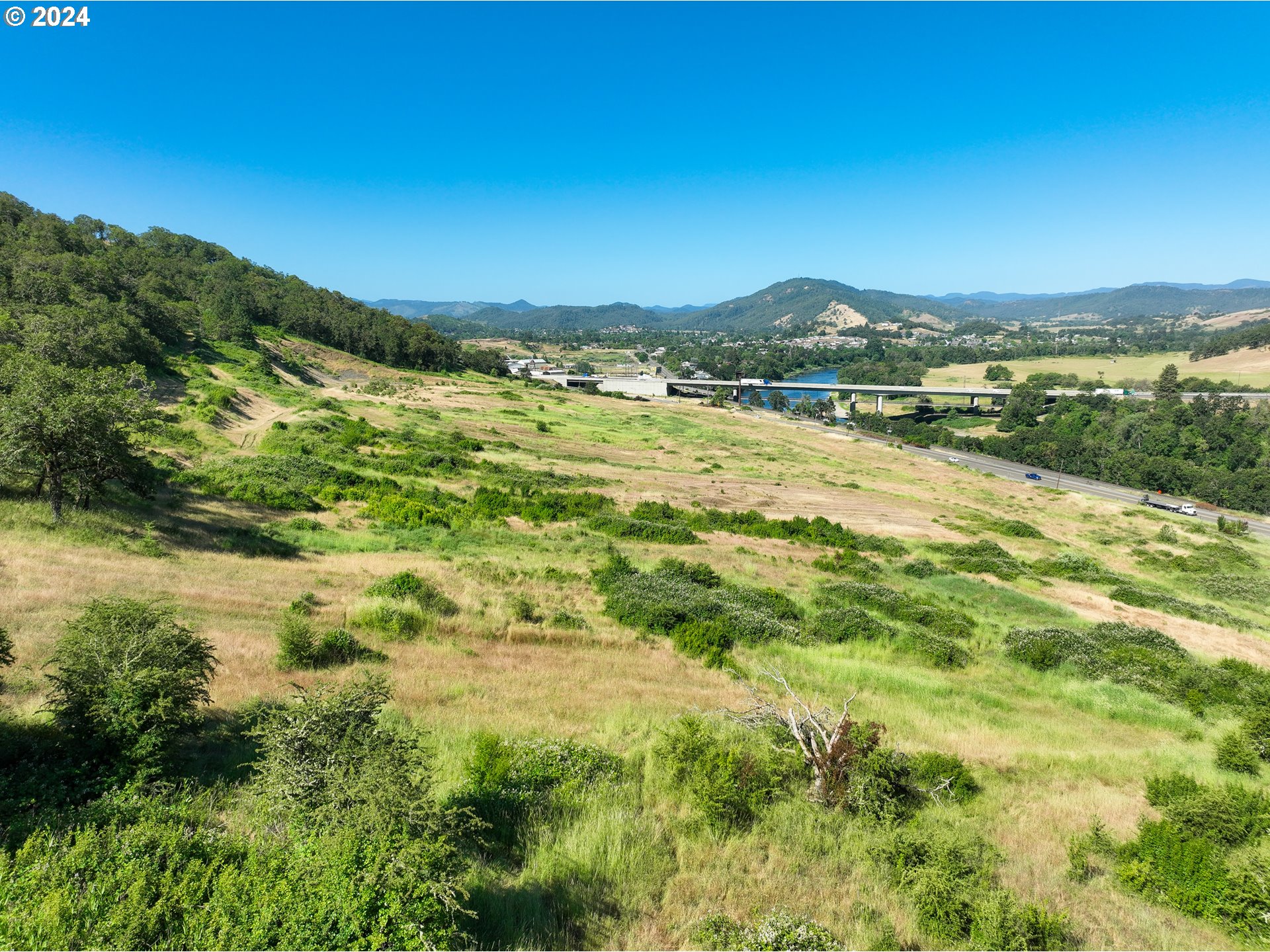 3136 Old Highway 99 Property Photo 16