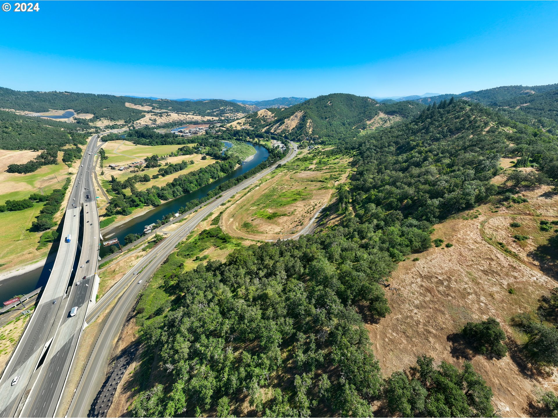 3136 Old Highway 99 Property Photo 28
