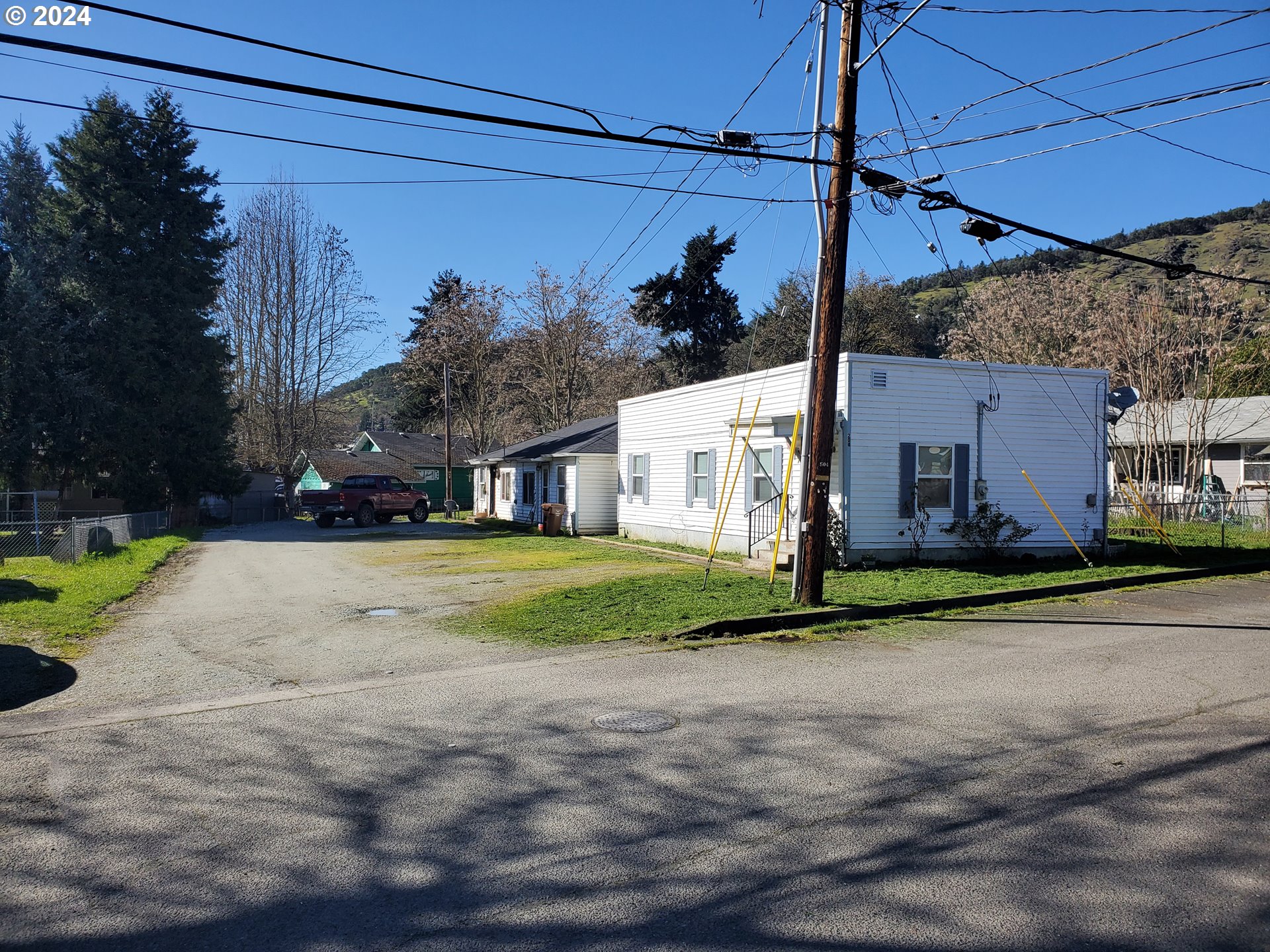 204 Ne Pine Ave Property Photo 1