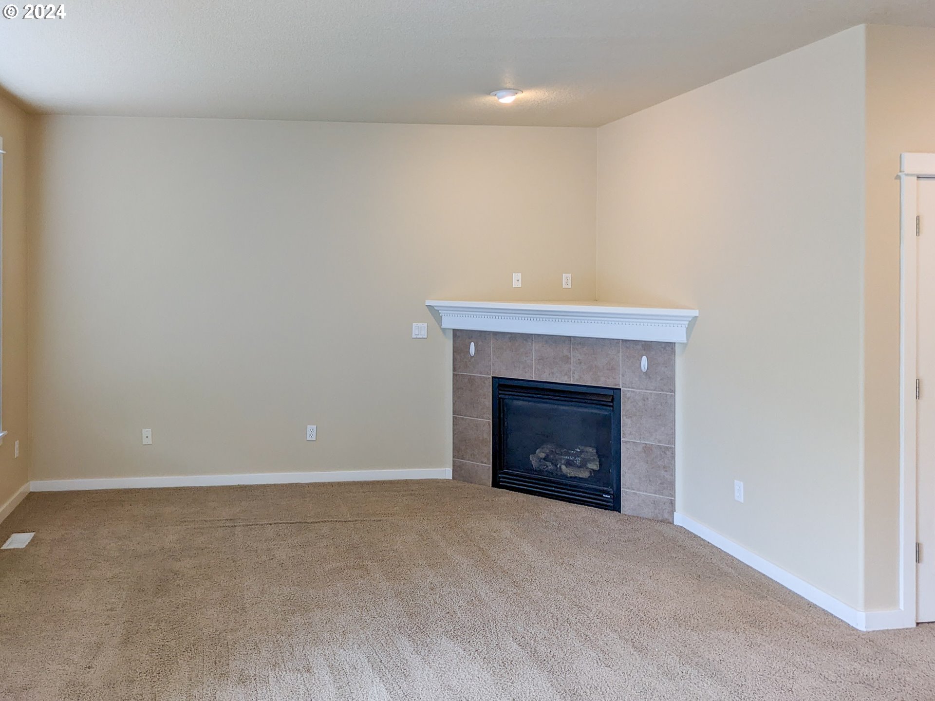 7610 Maebelle Ln Ne Property Photo 4