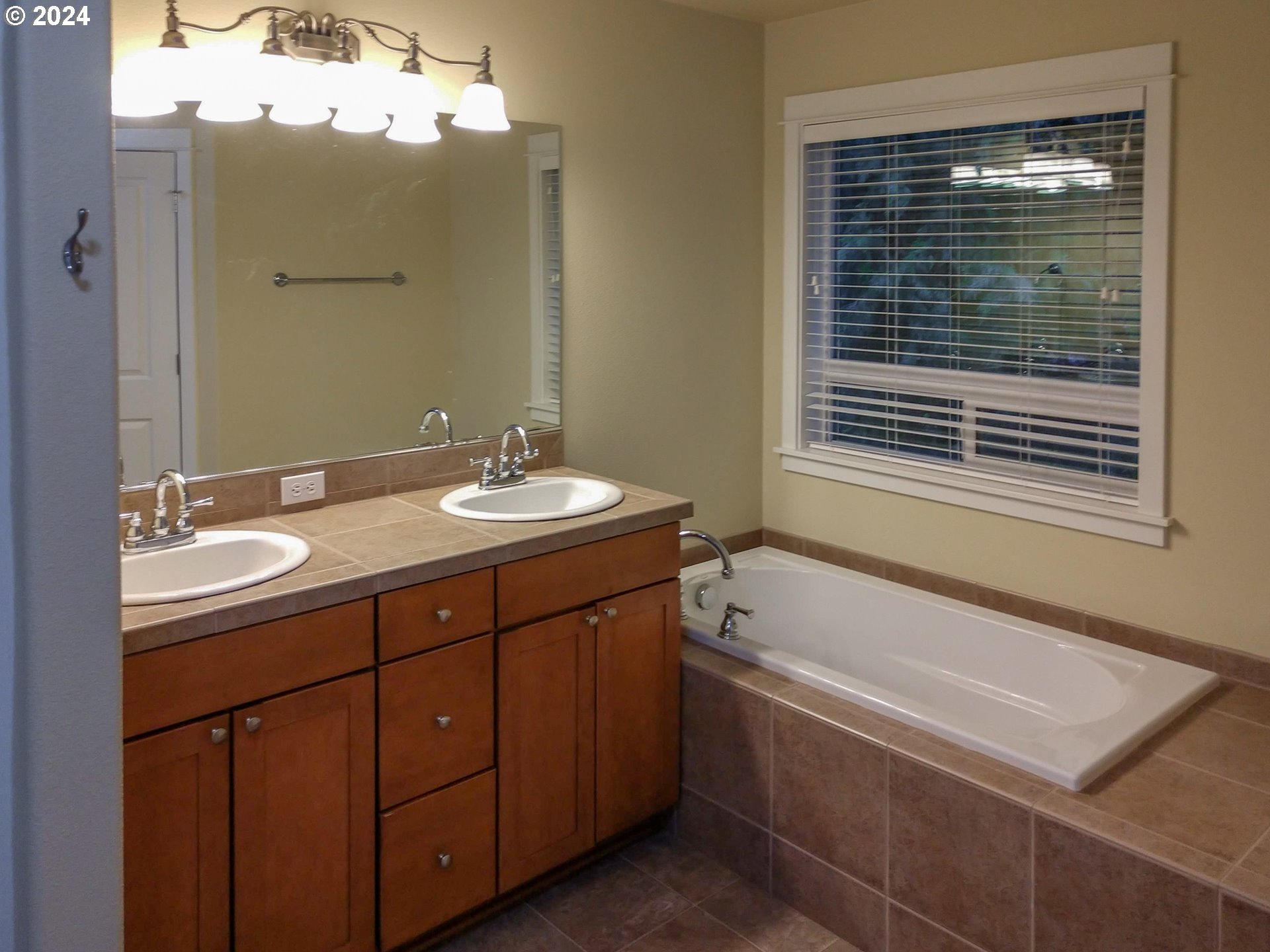 7610 Maebelle Ln Ne Property Photo 13