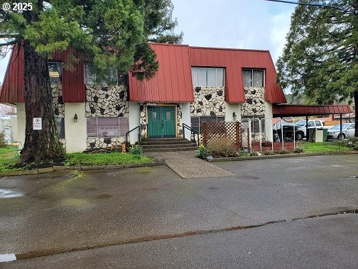 251 N Umpqua St Property Photo 1