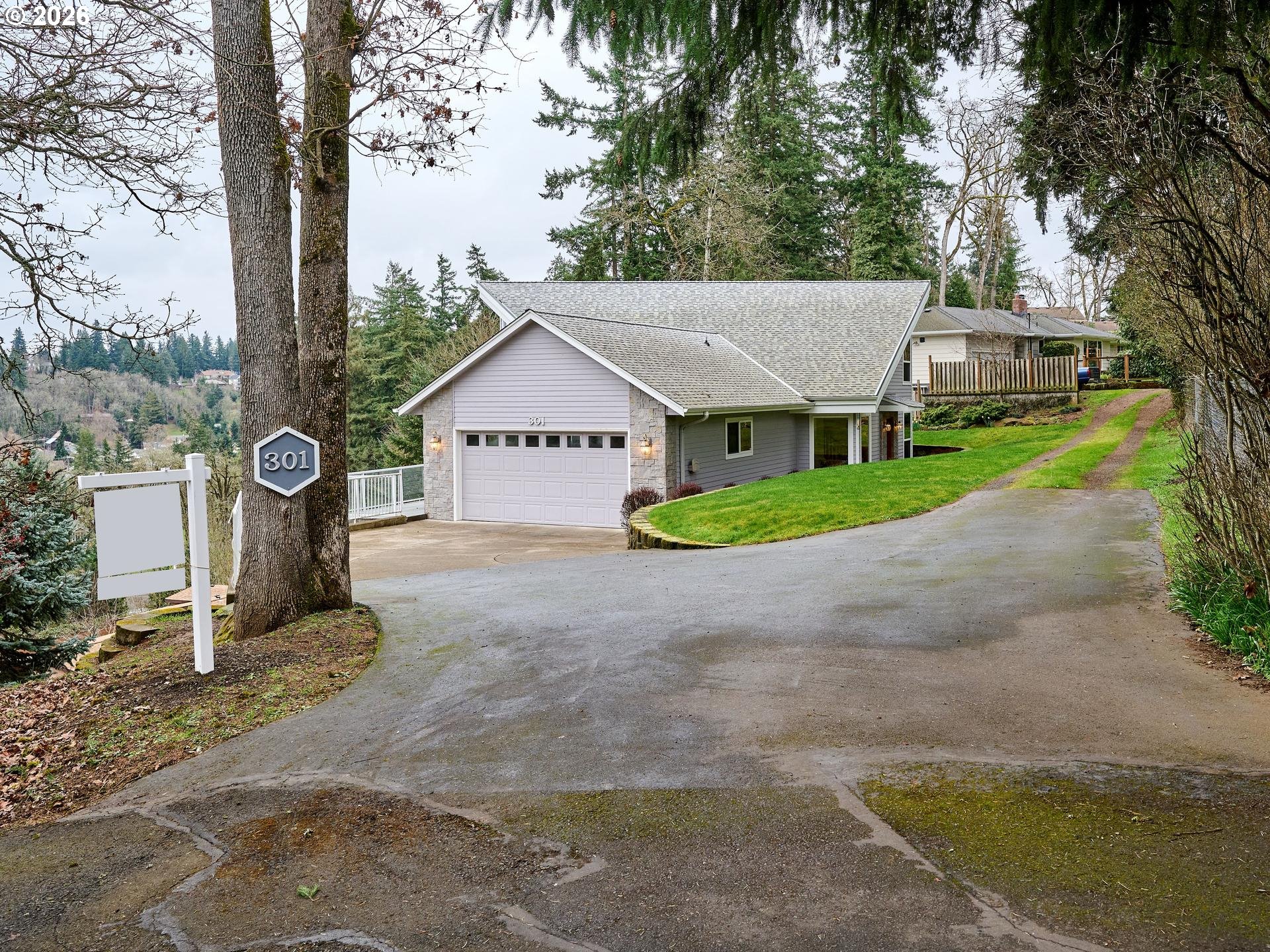 301 Edgewood Dr Property Photo 1