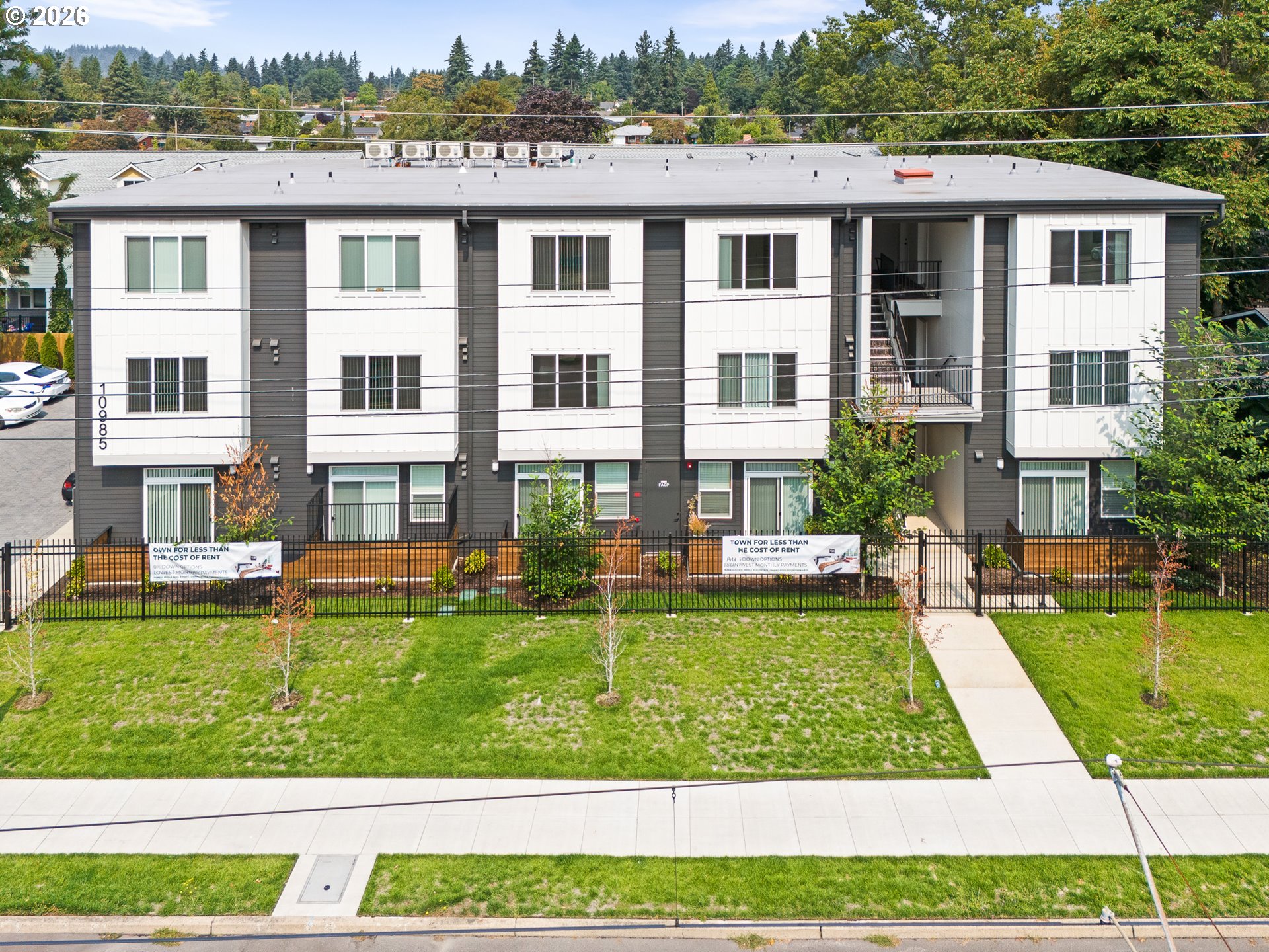 10985 E Burnside ST 19