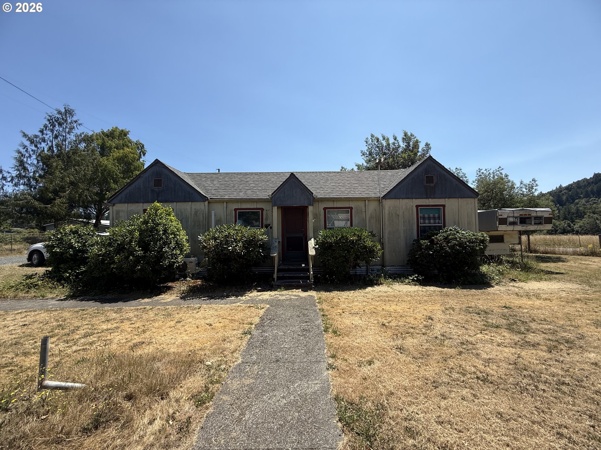 140 POPLAR ST Property Photo 1