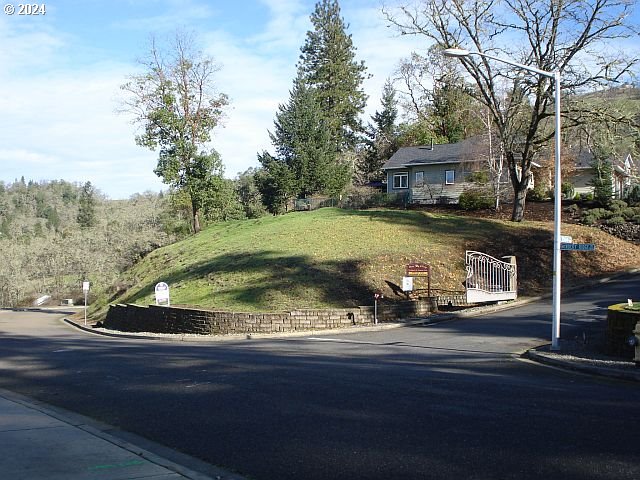 1710 Ne Reagan Dr Property Photo 1