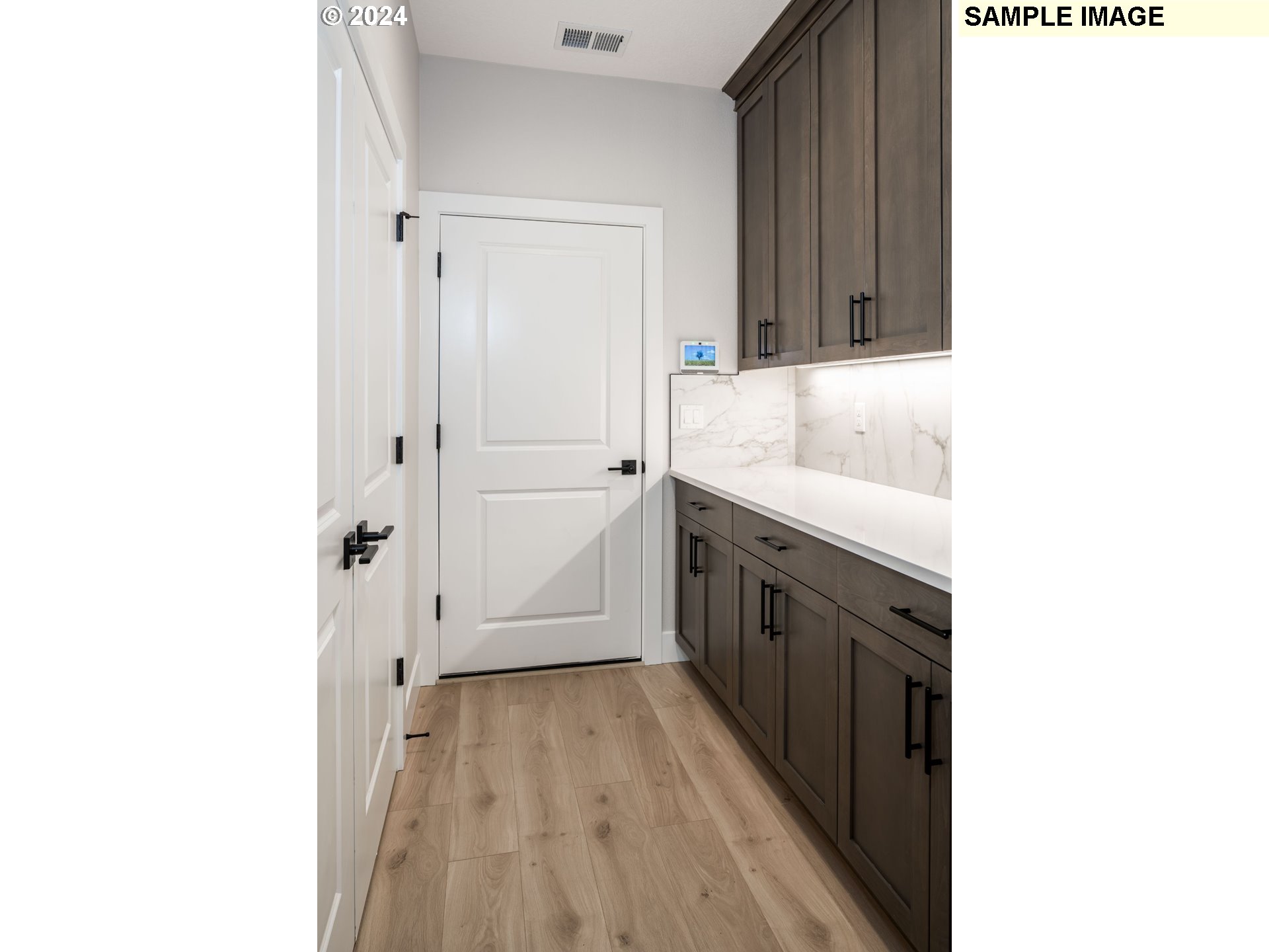 2158 S River Rd Property Photo 11
