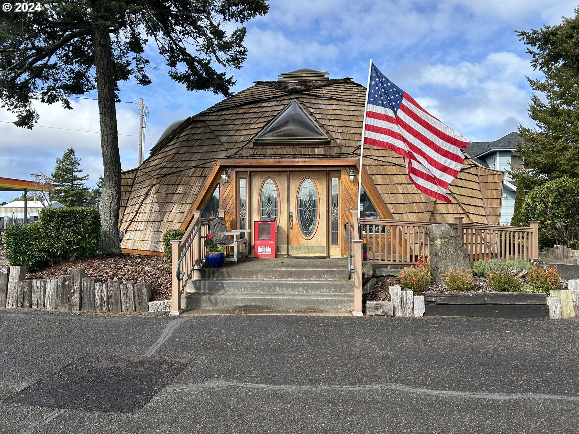 2217 HIGHWAY 101 Property Photo 1