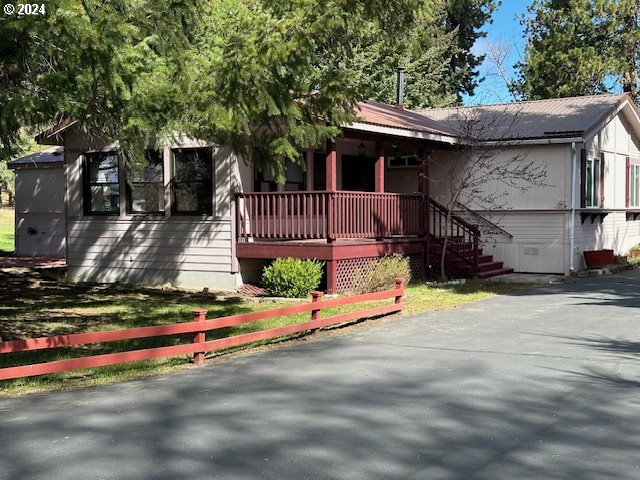 105 W MAIN ST