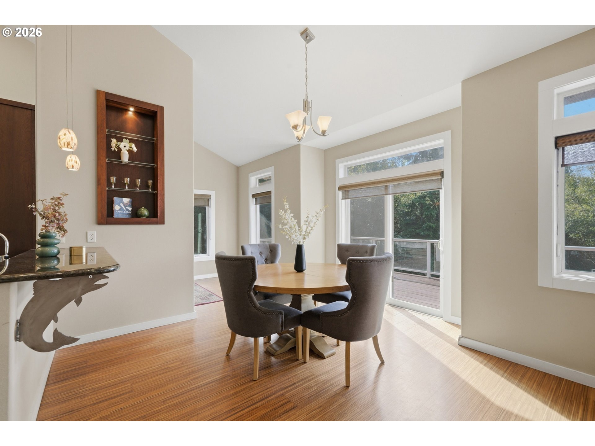 1125 Phelps St Property Photo 11