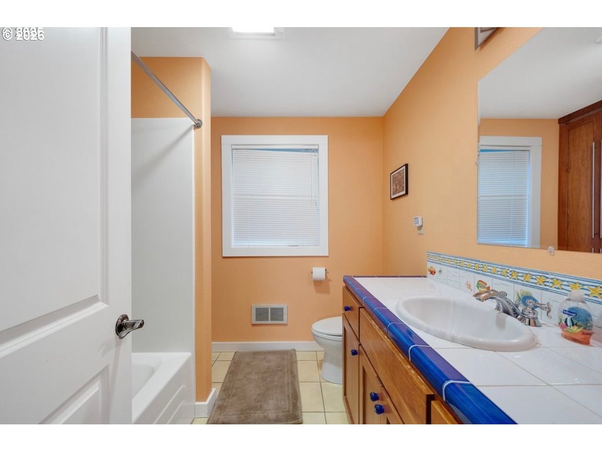1125 Phelps St Property Photo 40