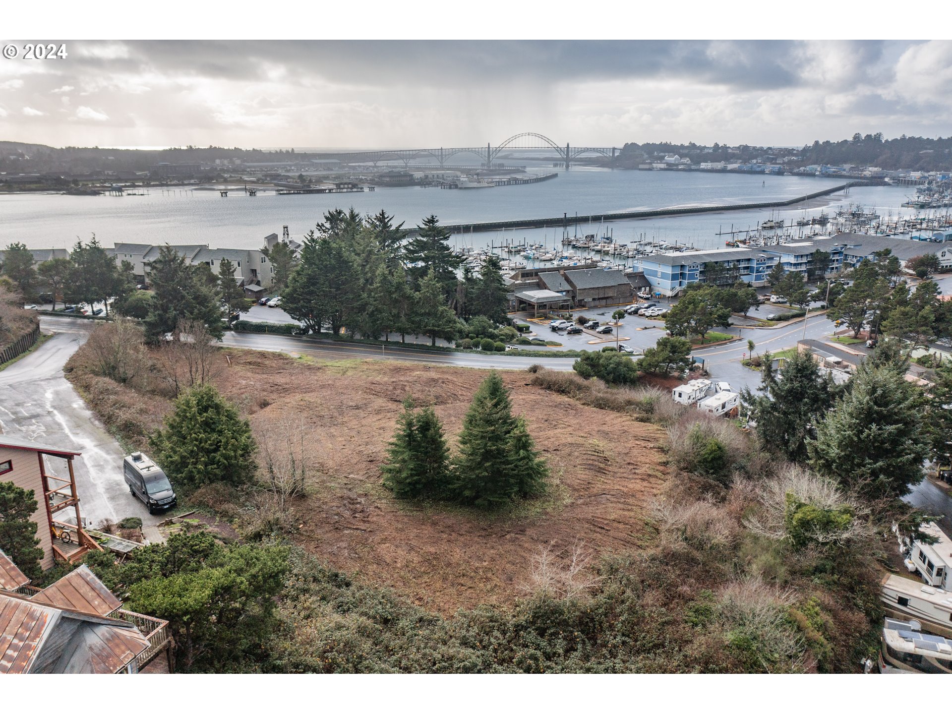 1005 Se Bay Blvd Property Photo 1