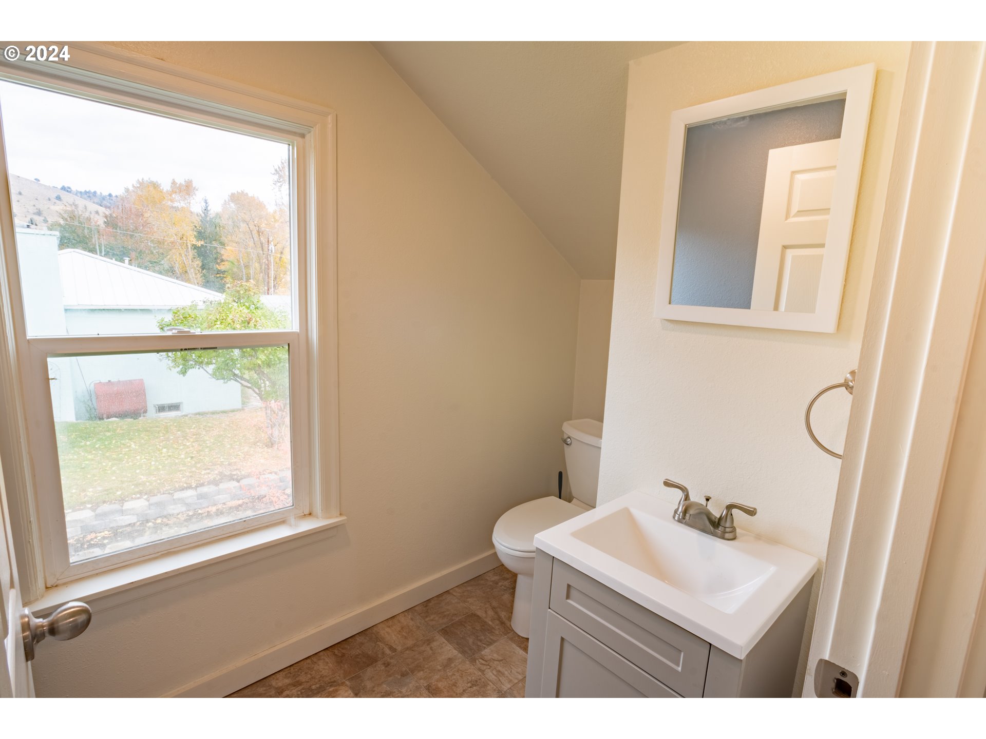 410 N Mountain Blvd Property Photo 18