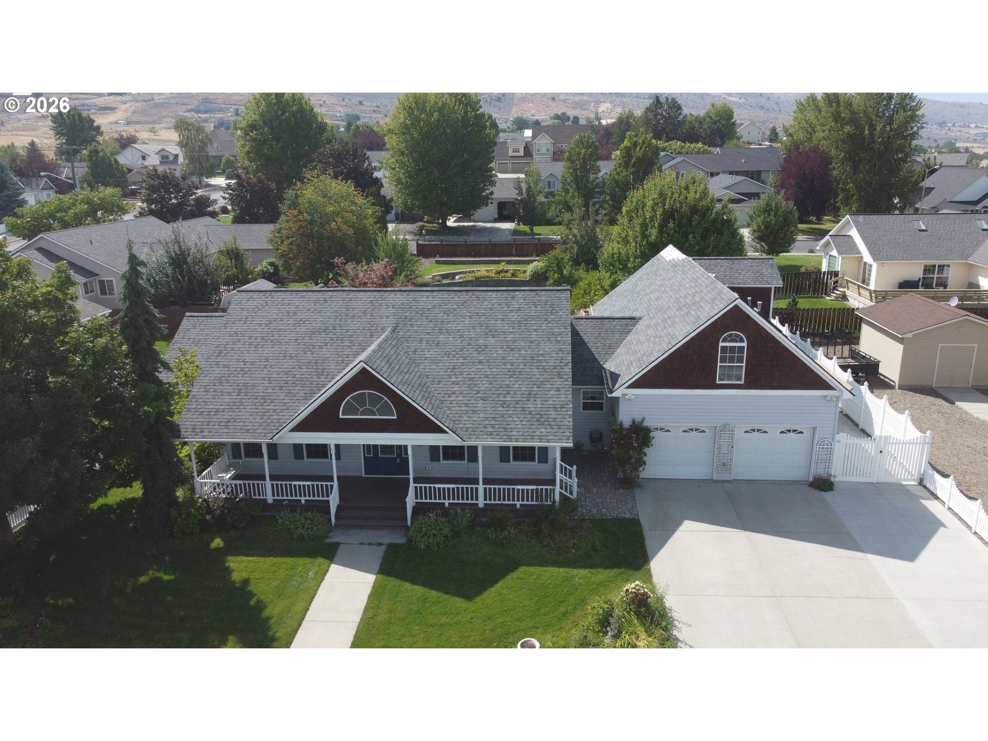 915 Petry Ln Property Photo 2