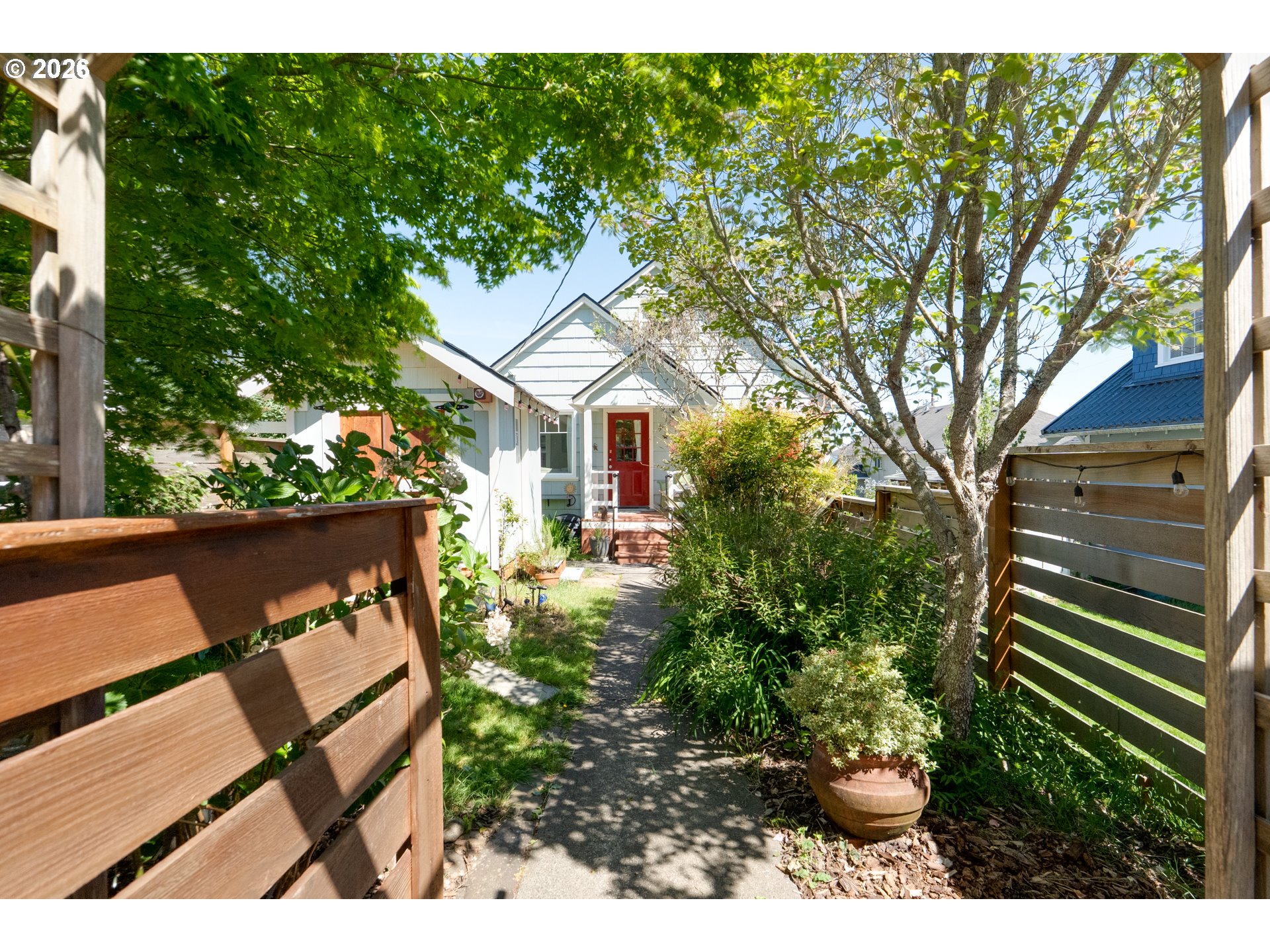 1374 Parker Pl Property Photo 3