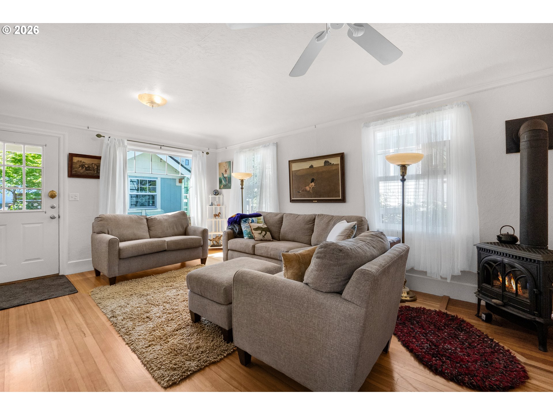 1374 Parker Pl Property Photo 5