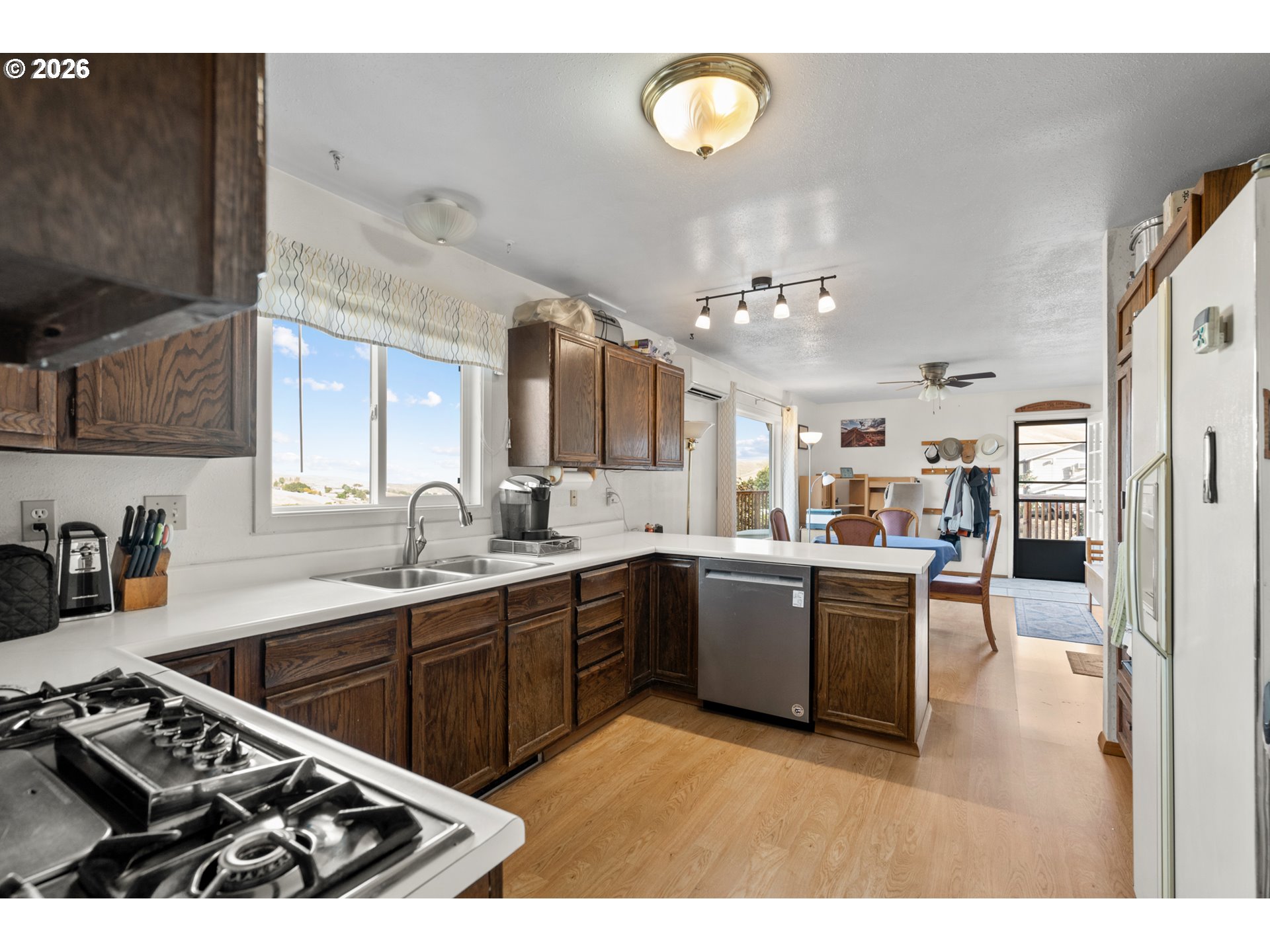 180 Rock St Property Photo 11