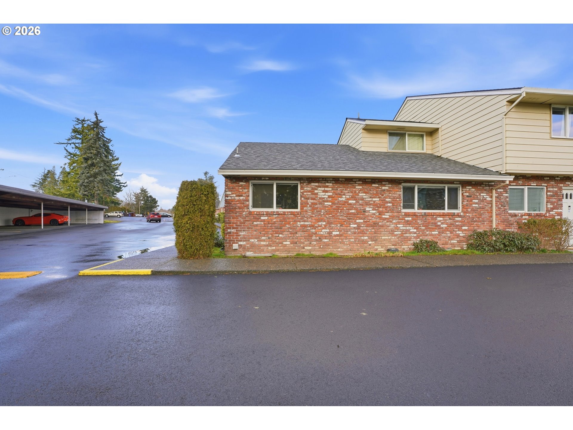 1830 Ne Hogan Dr Property Photo 3
