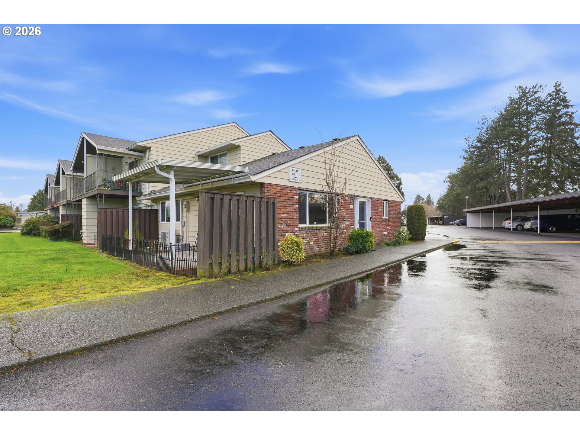 1830 Ne Hogan Dr Property Photo 6