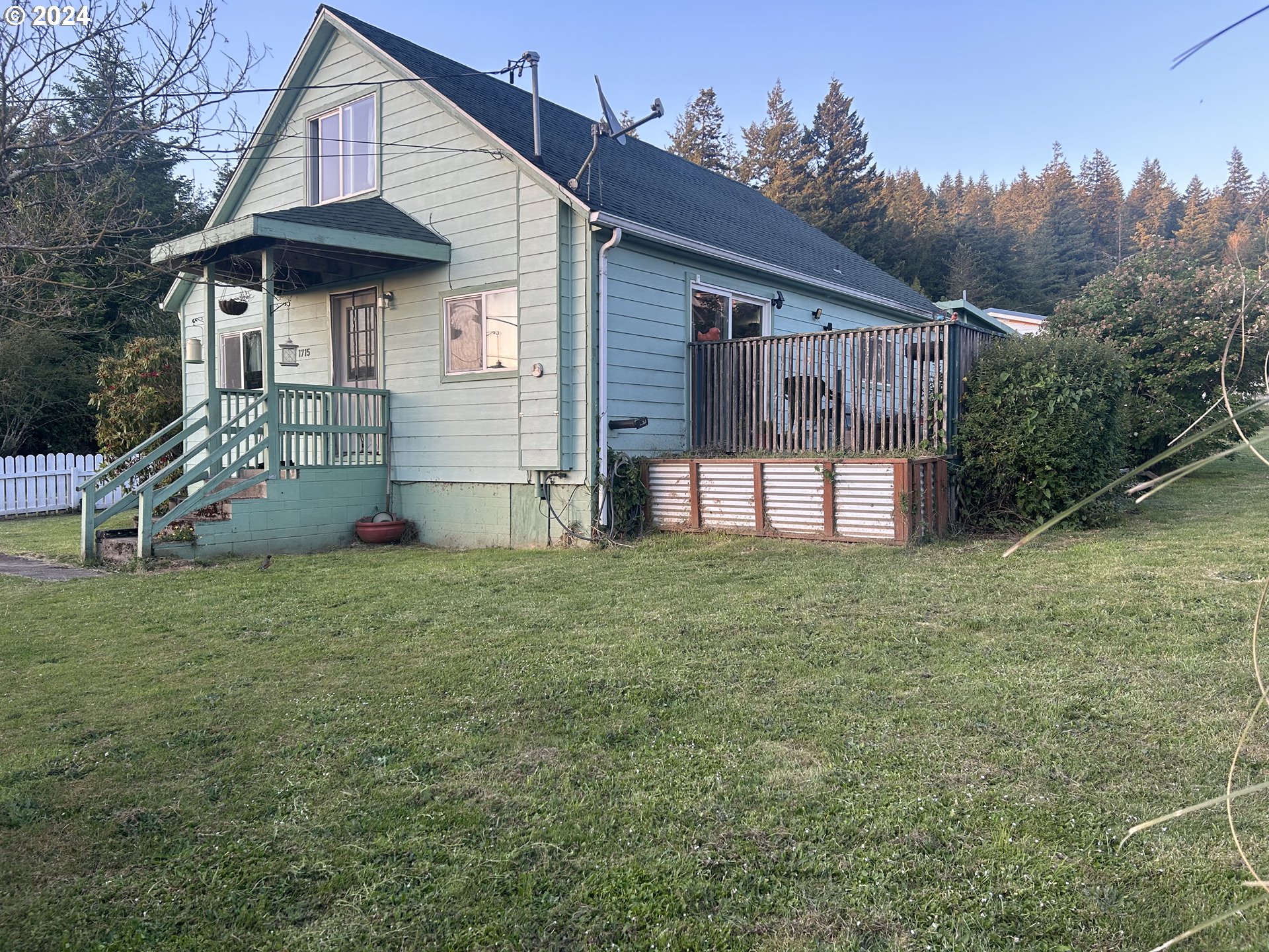 1715 20th St Property Photo 3