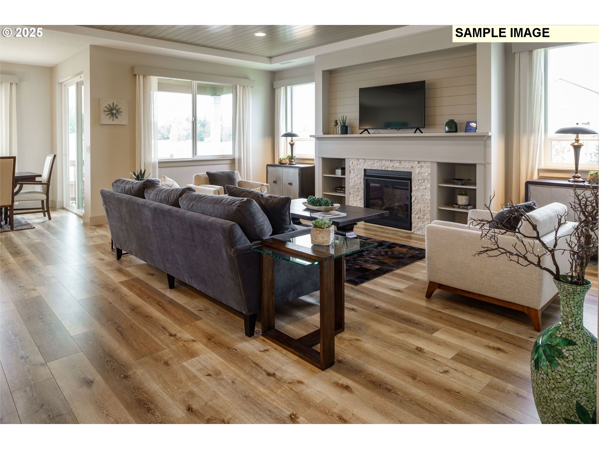 2064 S River Rd Property Photo 5