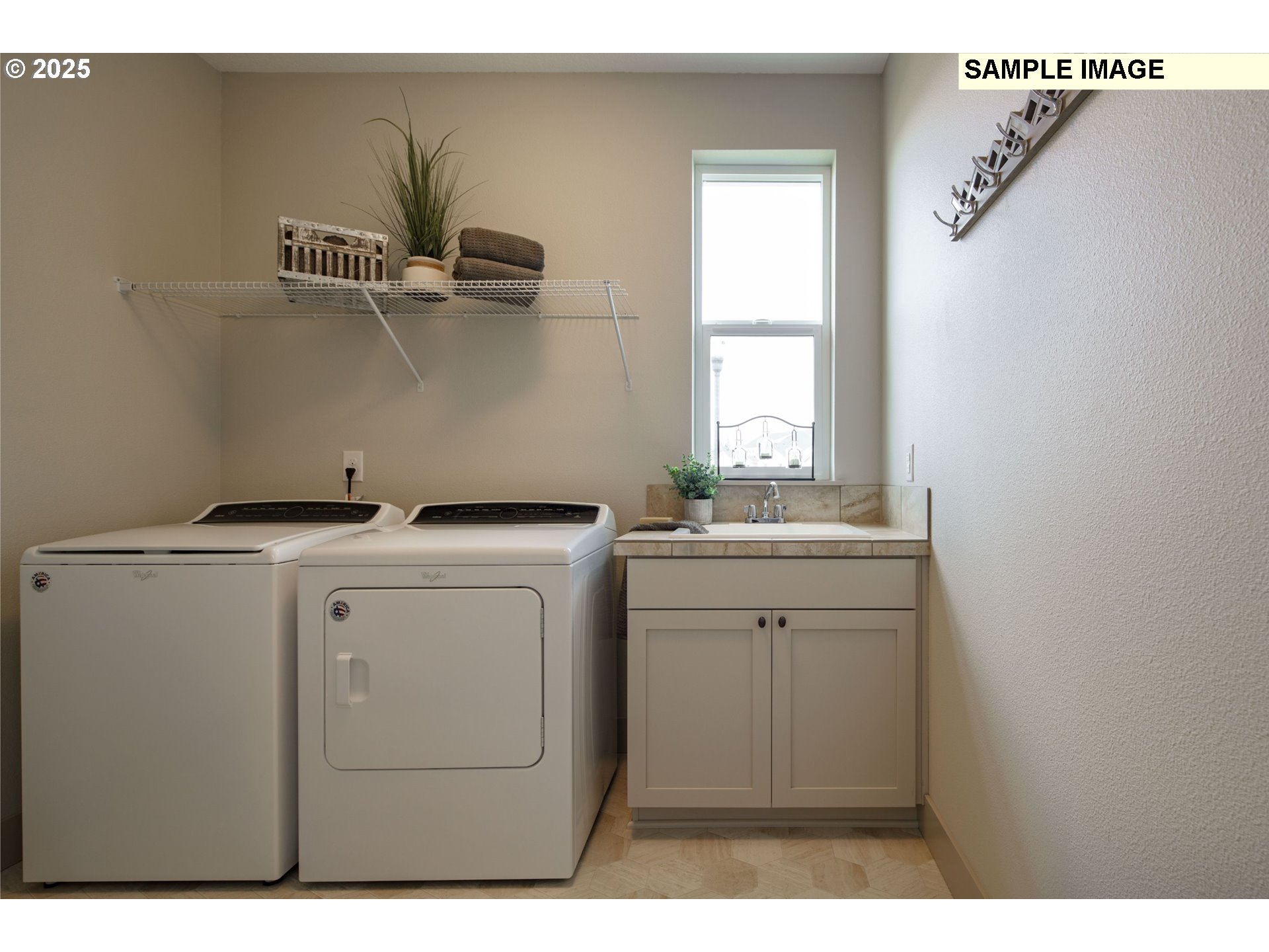2064 S River Rd Property Photo 13