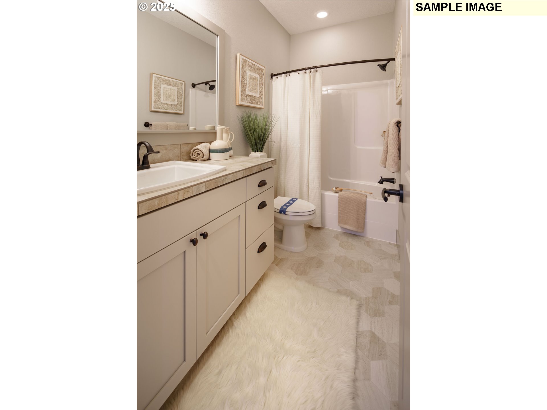2064 S River Rd Property Photo 15