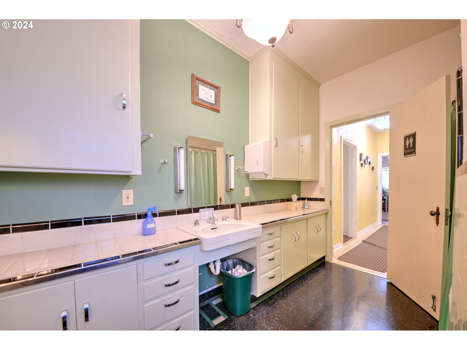 1034 Lawrence St Property Photo 17