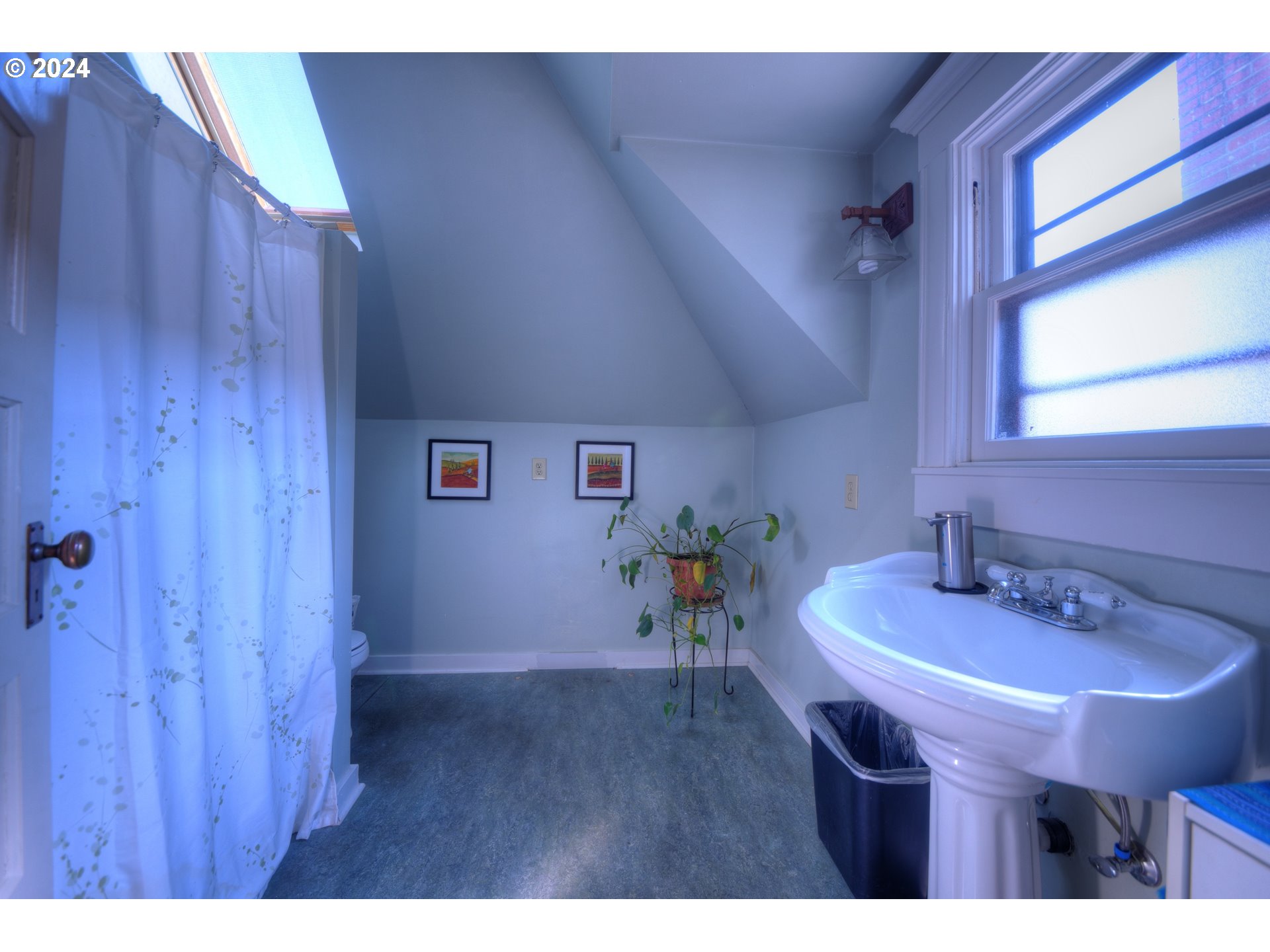 1034 Lawrence St Property Photo 27