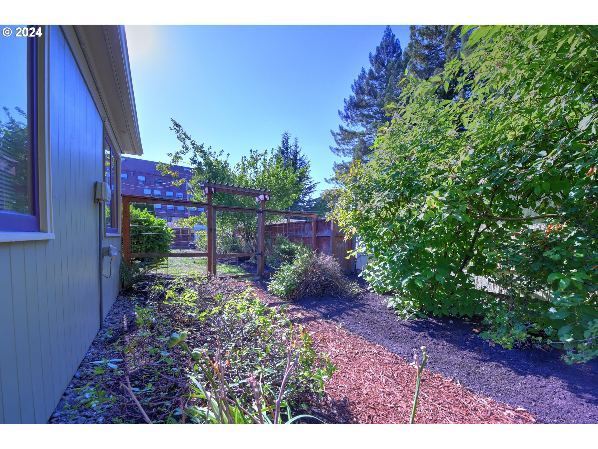 1034 Lawrence St Property Photo 29