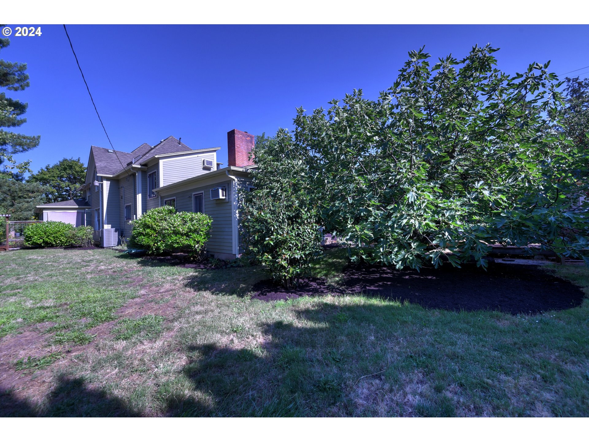 1034 Lawrence St Property Photo 30