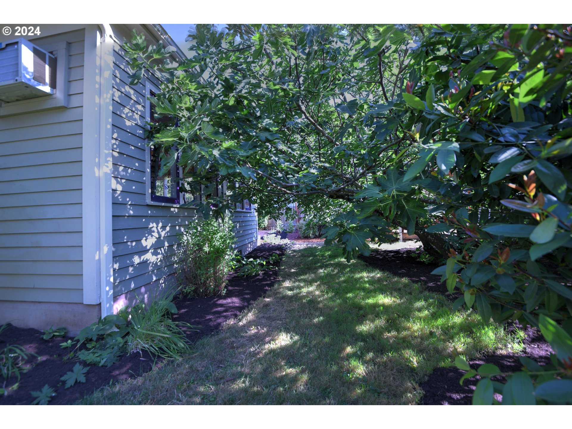 1034 Lawrence St Property Photo 31