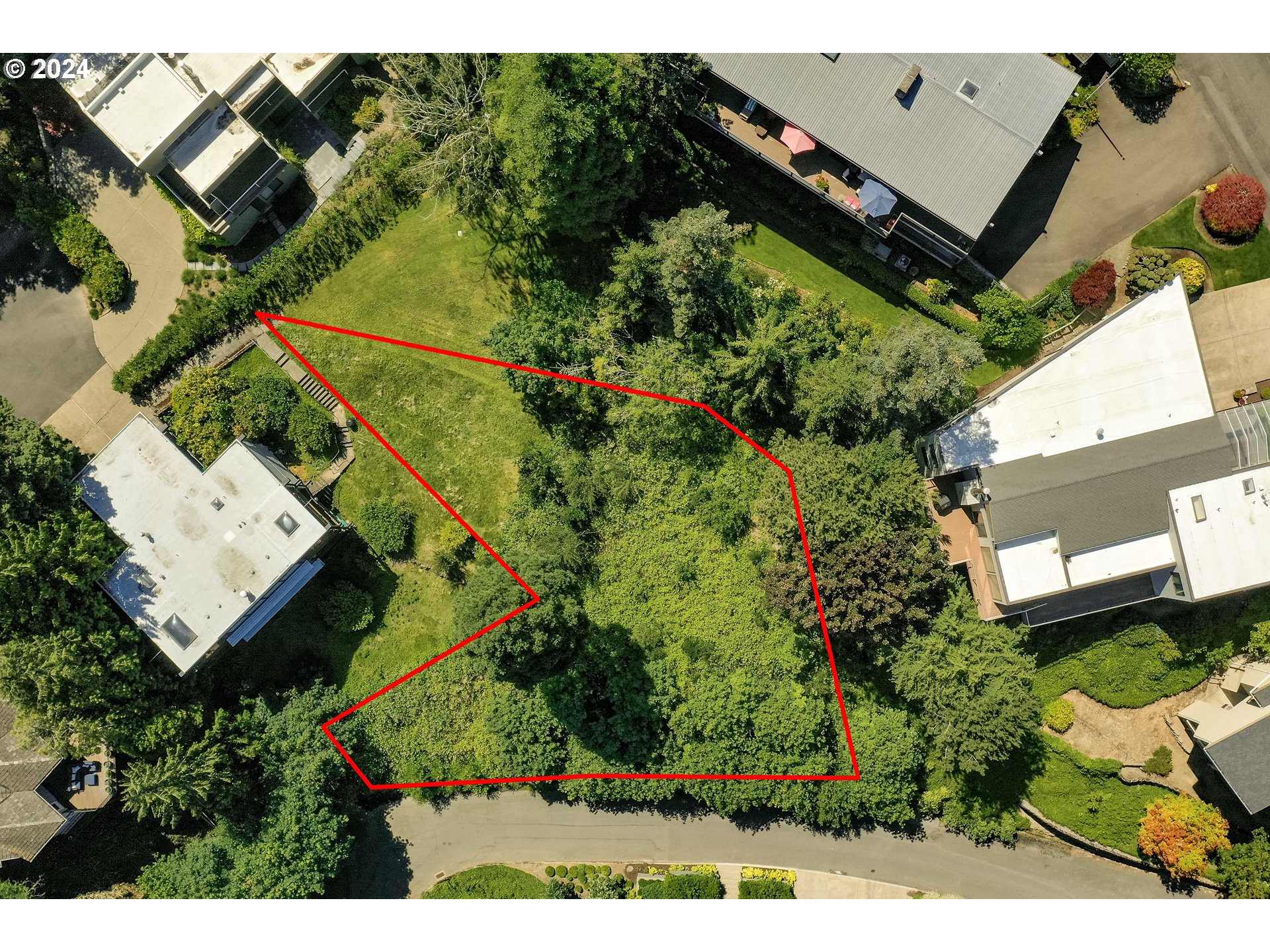 Sw Rivington Dr Property Photo 5