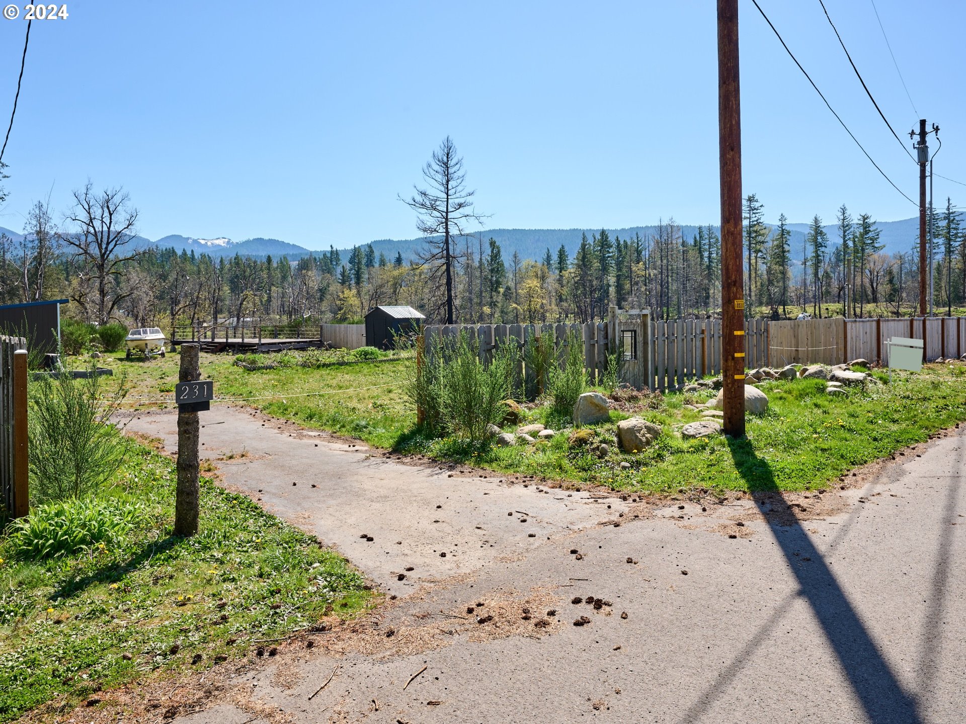 231 Dogwood Dr Property Photo 5