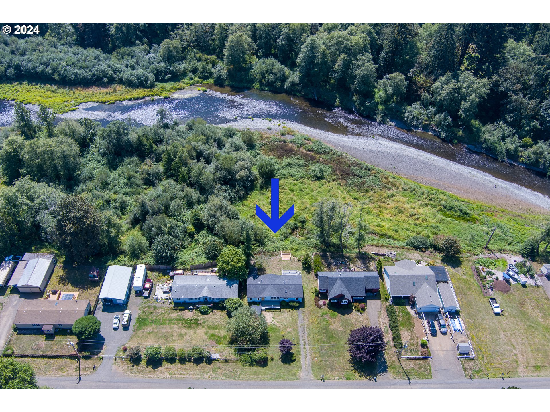 18999 Nestucca Dr Property Photo 4