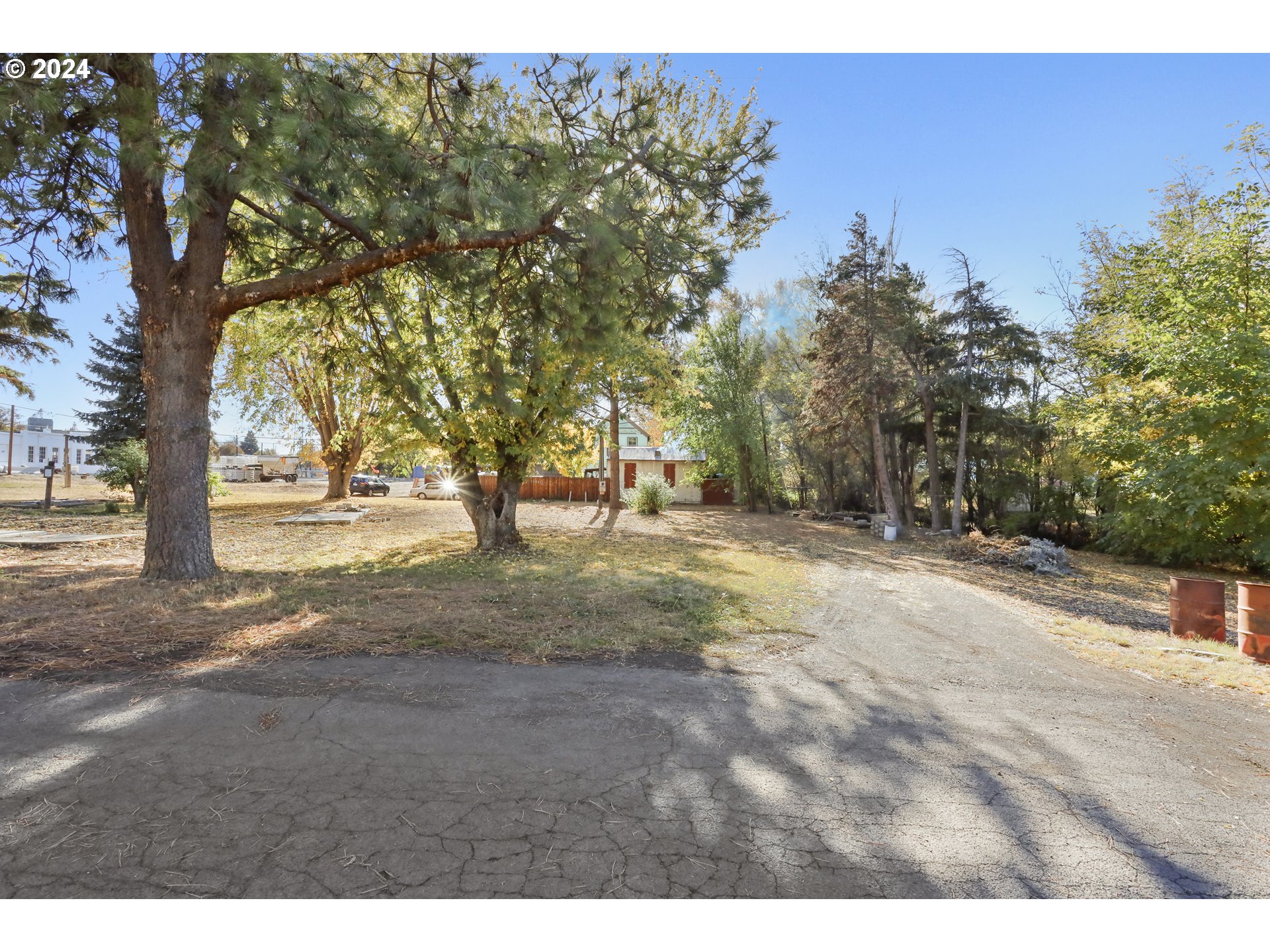 600 Barnett St Property Photo 13