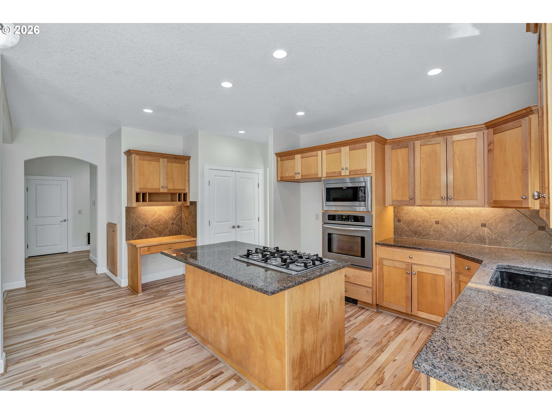 1018 34th Pl Property Photo 12