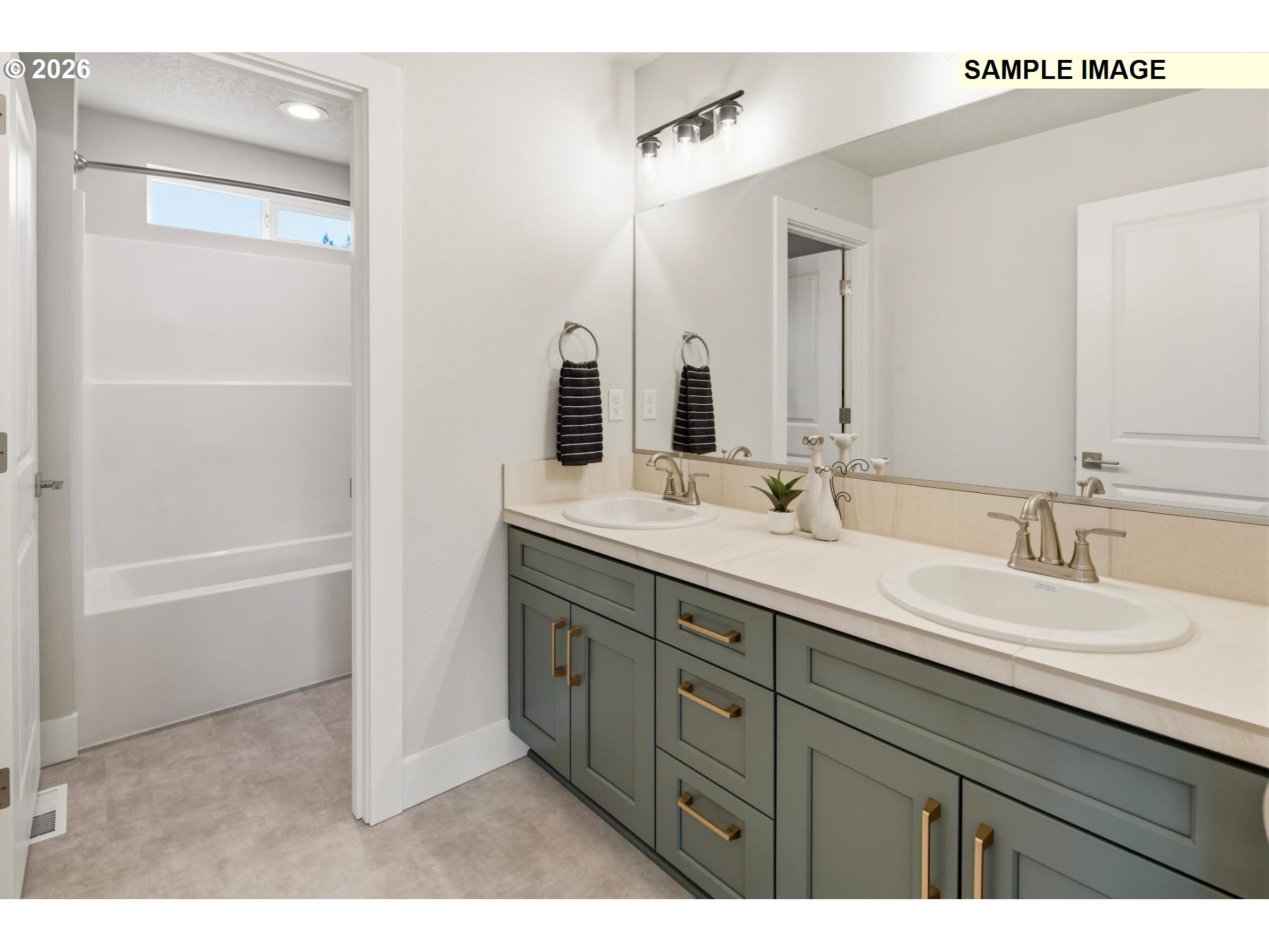 2068 S River Rd Property Photo 14