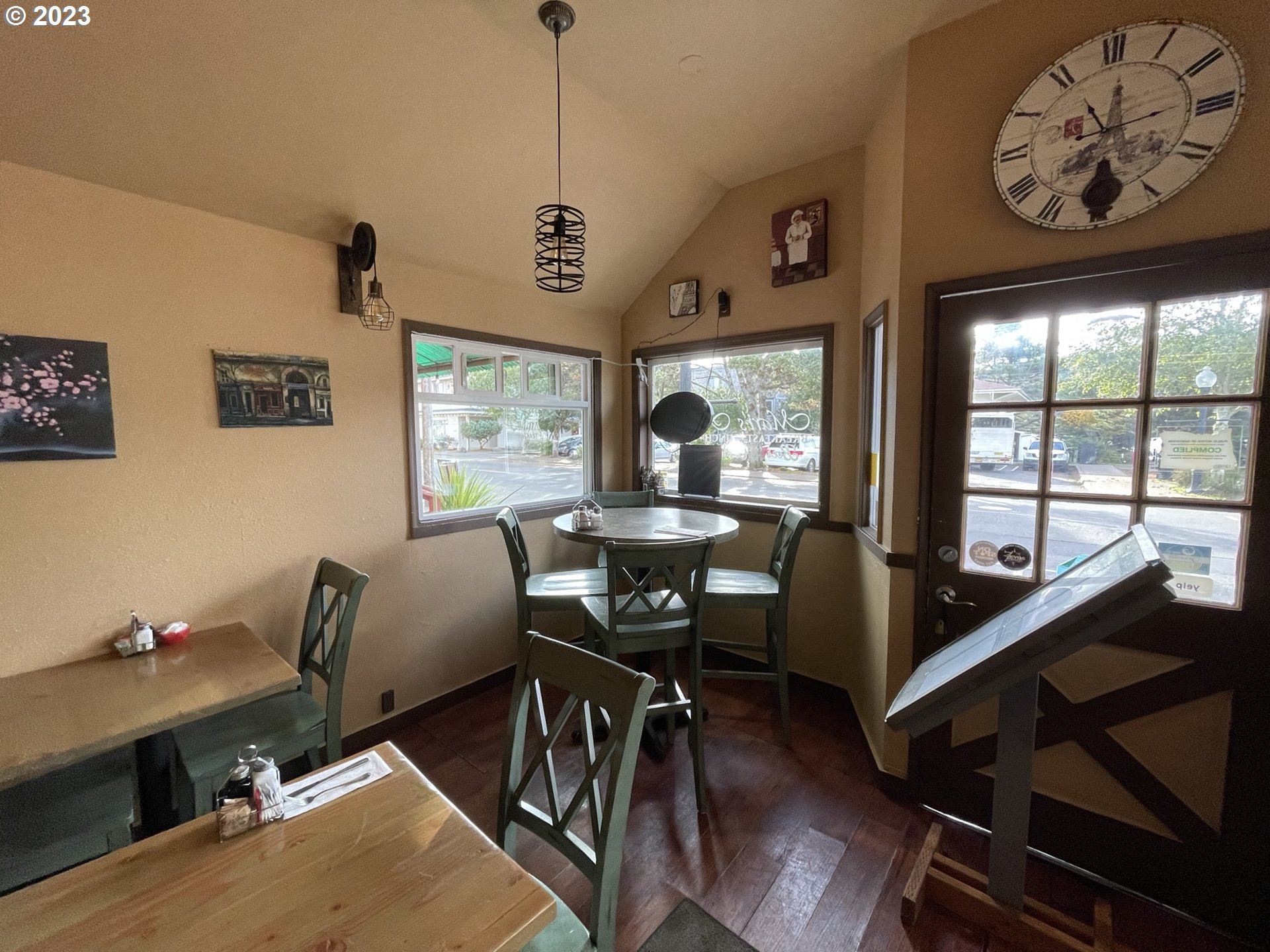 1277 Bay St Property Photo 14