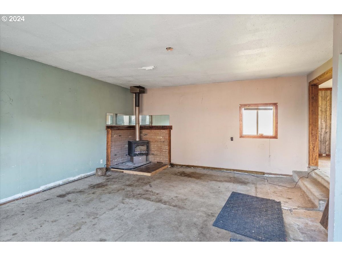 4100 Arnold St Ne Property Photo 14