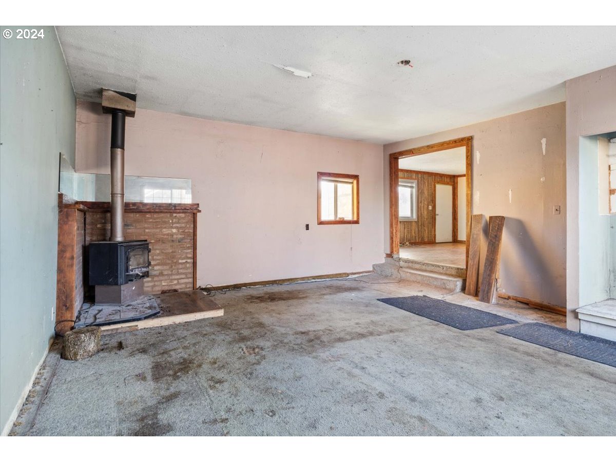 4100 Arnold St Ne Property Photo 15