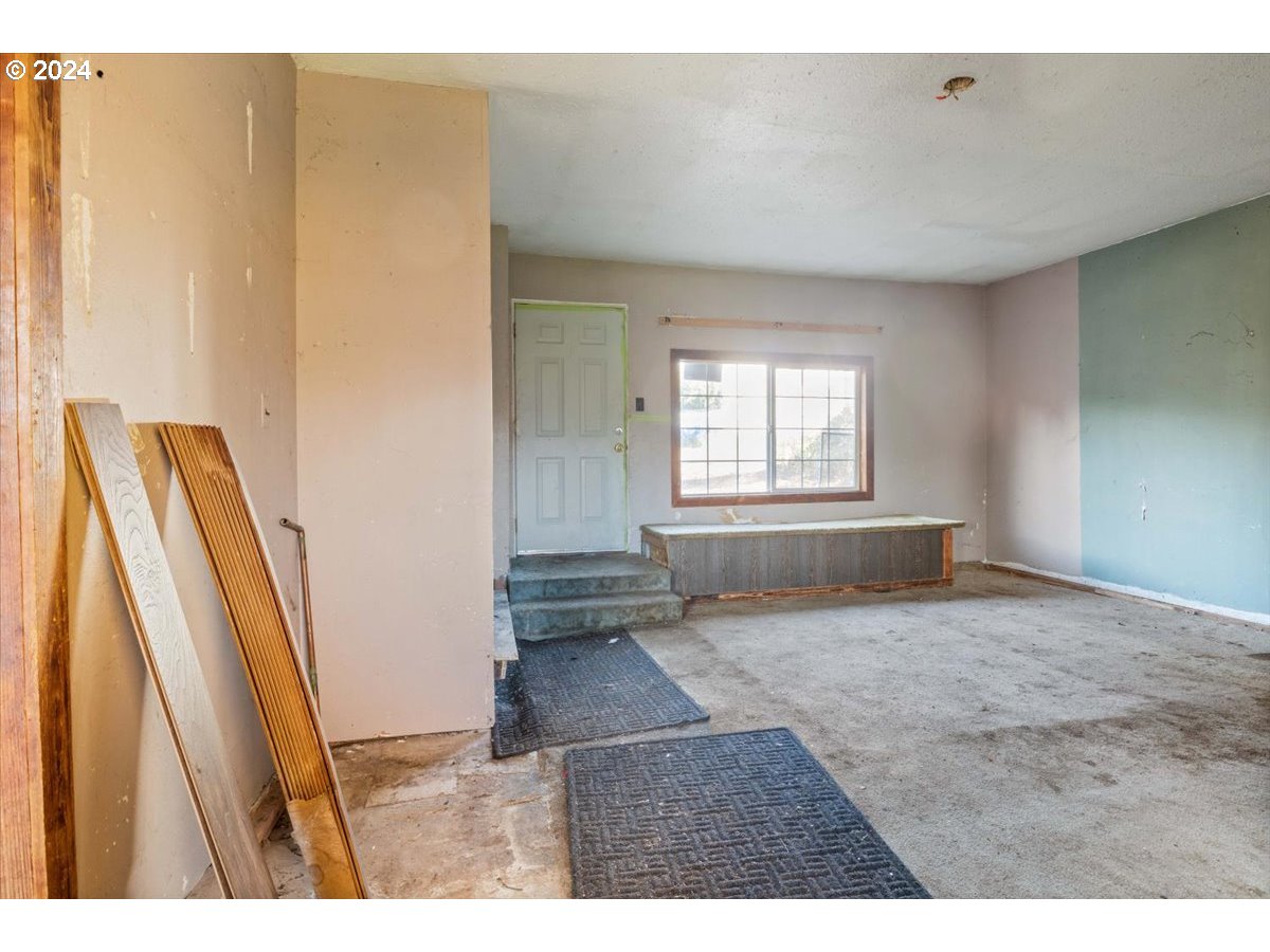 4100 Arnold St Ne Property Photo 16