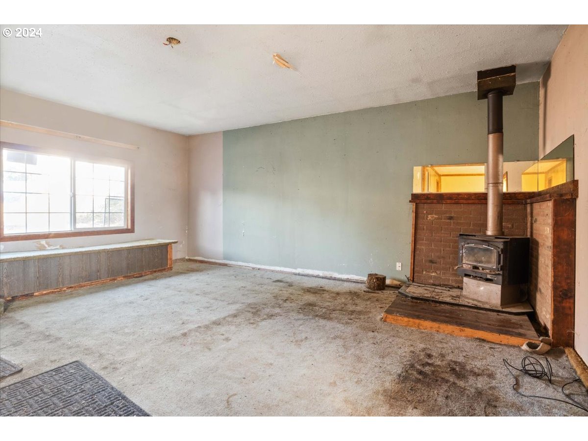 4100 Arnold St Ne Property Photo 17