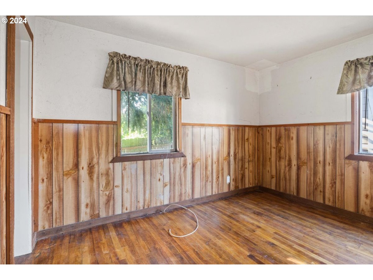 4100 Arnold St Ne Property Photo 28